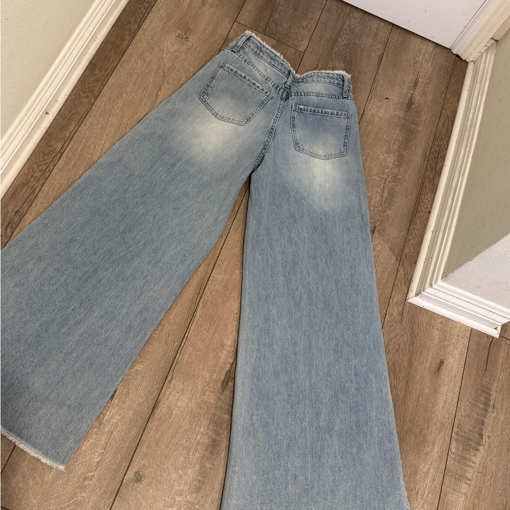 Wide-Leg Light Blue Jeans - Picture 5 of 5